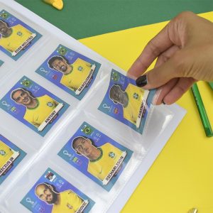 5625_Fichário Universitário Porta Cards_Futebol_detalhe_página